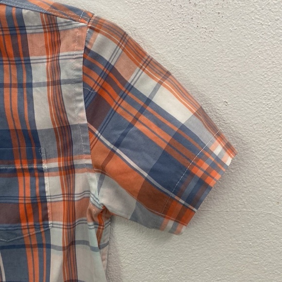 Basics Edition button down shirt. - Picture 4 of 5